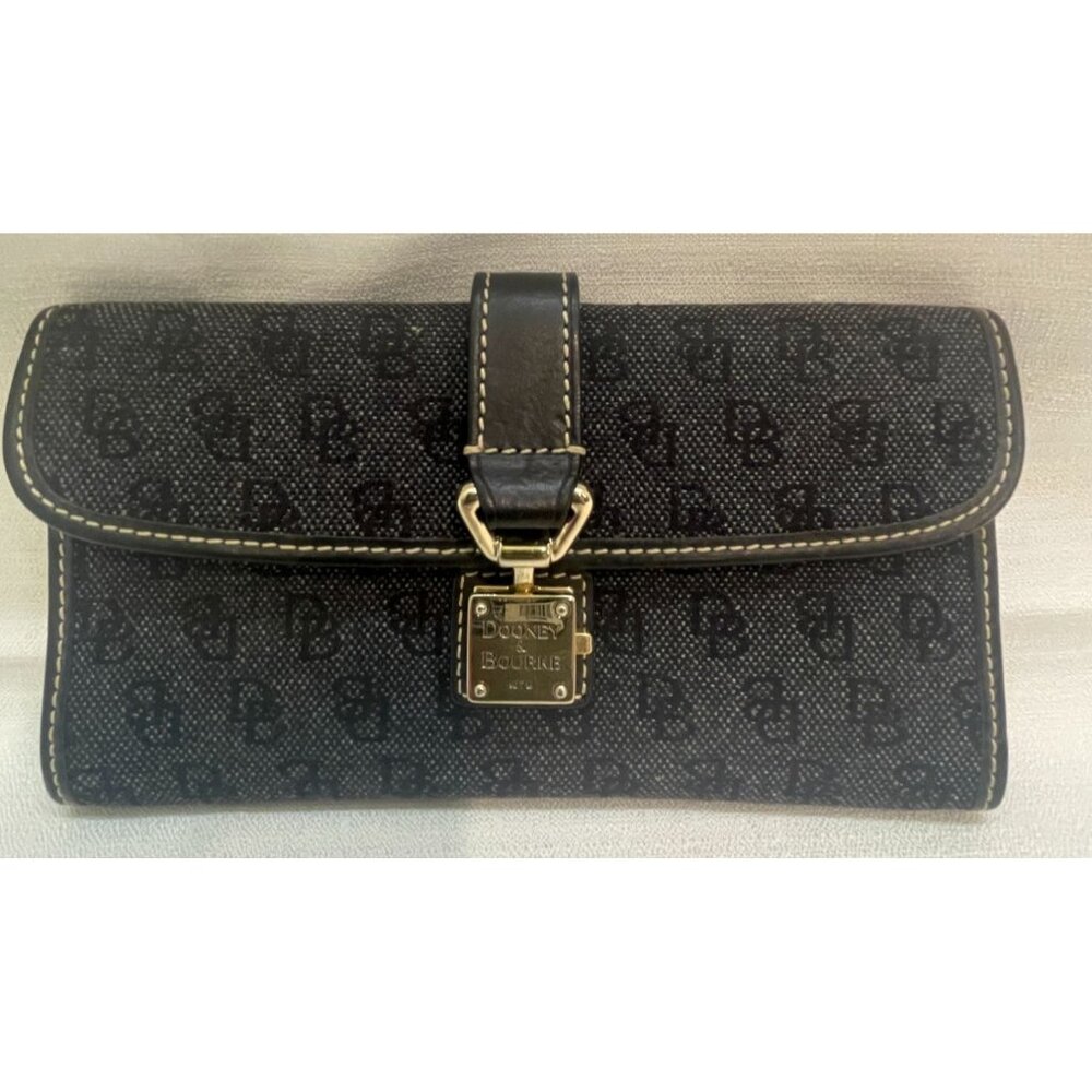 MIS7026- Dooney & Bourke Logo Wallet Gold Lock Closure Red Interior Multi‑Card O